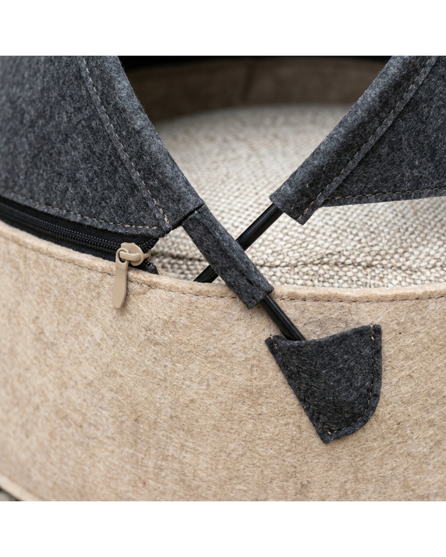 Dbmxf Large Removable-Hood Felt Cave Dog Bed Sand Charcoal 105 cm - Detail view